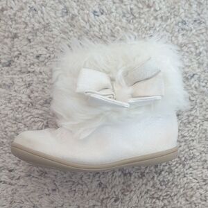 Gymboree White Furry Kids Boots with Bow